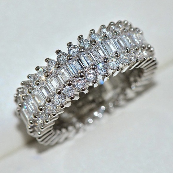 💍925 Sterling Silver Round Diamond Eternity Ring - Picture 1 of 7
